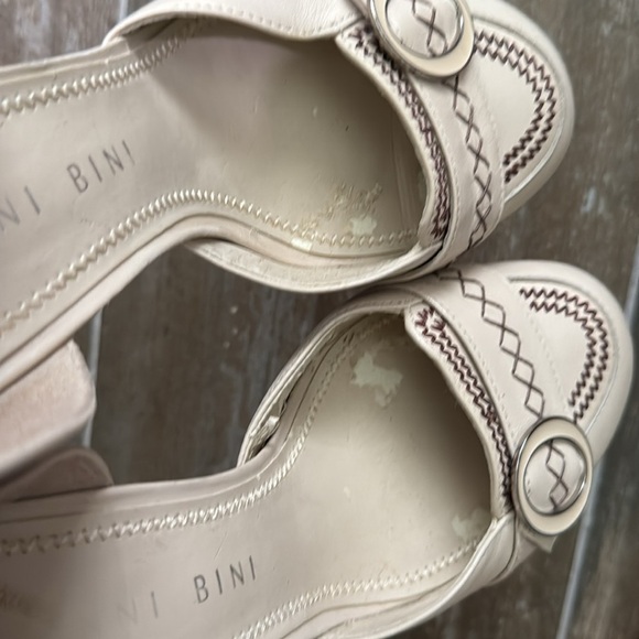 Gianni Bini Amalia Heels - Ivory w/Brown Stitching - Picture 10 of 10
